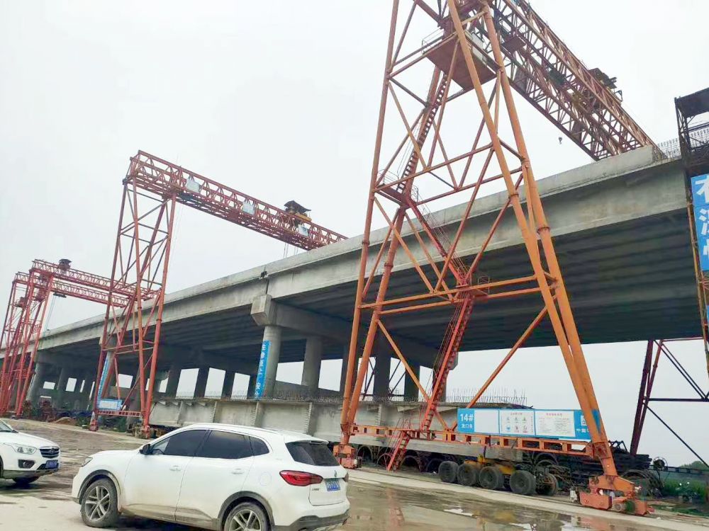 龍門吊廠家、型號、參數(shù)、電動雙梁門式起重機、提梁機制造、安裝維修
