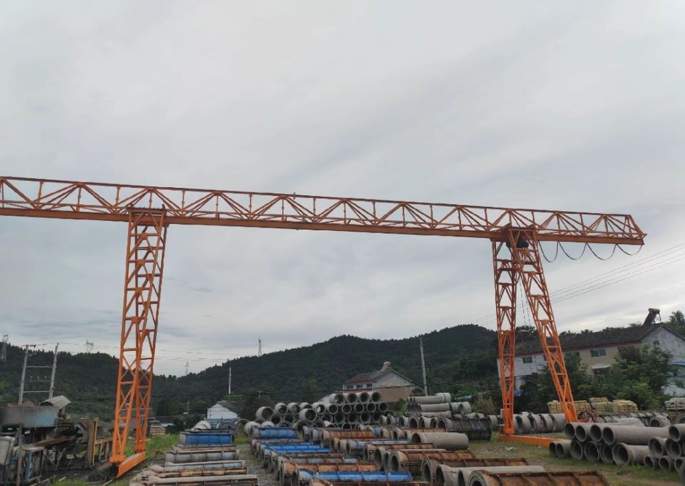 陜西西安龍門吊廠家、MH型電動單梁門式起重機出廠價格