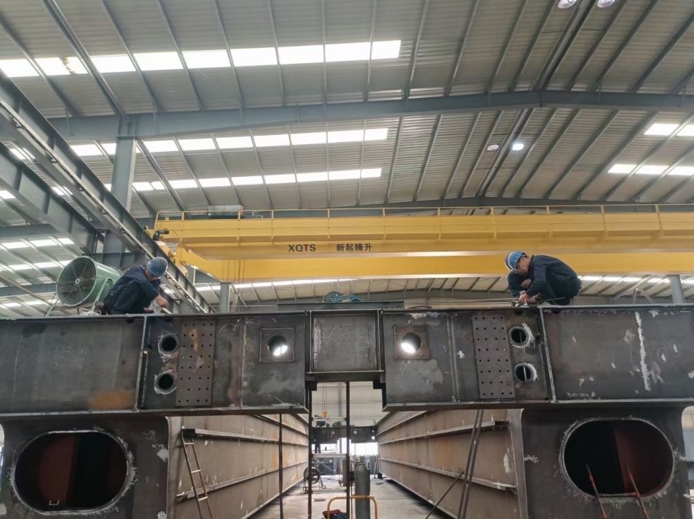 通用吊鉤橋式起重機、QD型吊鉤雙梁橋式起重機制造安裝維修廠家