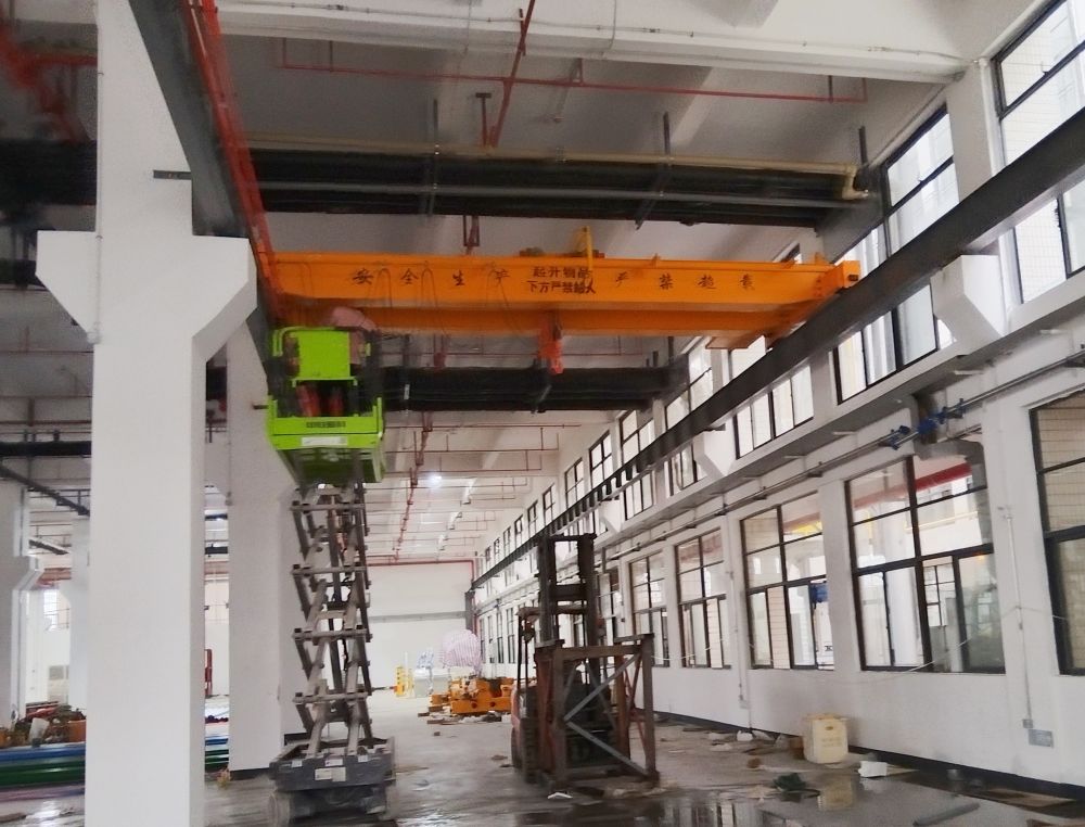 信陽(yáng)市起重機(jī)廠家、LH型電動(dòng)葫蘆雙梁起重機(jī)、天車、行車