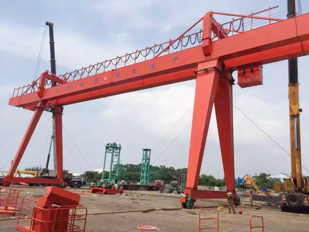 四平門式起重機(jī)、電動(dòng)雙梁龍門吊廠家銷售-發(fā)達(dá)起重機(jī)
